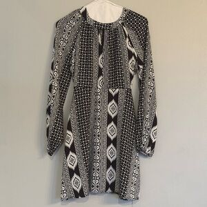 Black and White Geometric Pleated Bishop Sleeve Midi Dress